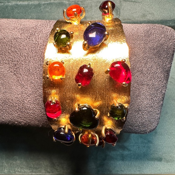 SOLD OUT!Gucci gold-tone iron cuff 16 uniquely shaped resins - Picture 6 of 11